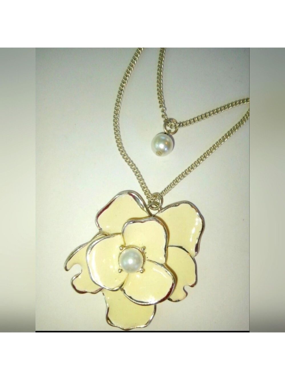 Chico's Cream Color Enamel Flower and Faux Pearl Silver Tone Chain Necklace